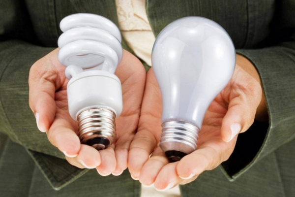 Thay mới bóng đèn từ thương hiệu uy tín để đảm bảo chất lượng, độ bền