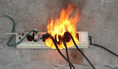 Ổ điện bị nóng là tình trạng thường xuyên xảy ra trong cuộc sống hàng ngày